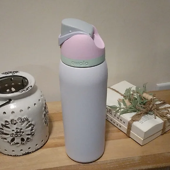 Owala 40 oz. Insulated Water Bottle - Picture 4 of 7